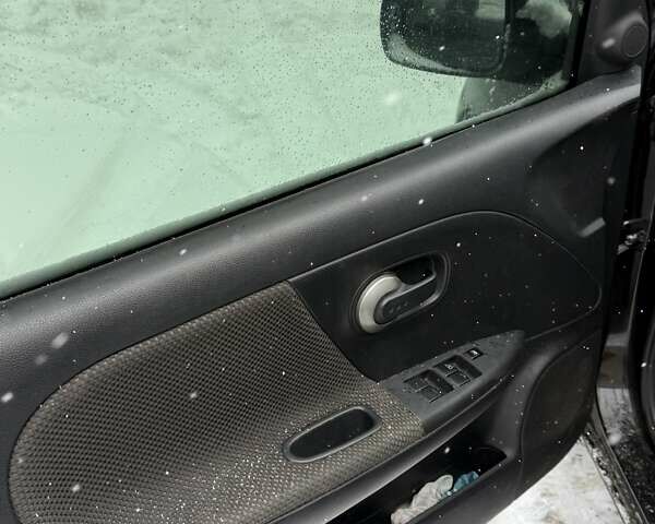 Чорний Ніссан Ноут, об'ємом двигуна 1.6 л та пробігом 288 тис. км за 5500 $, фото 8 на Automoto.ua