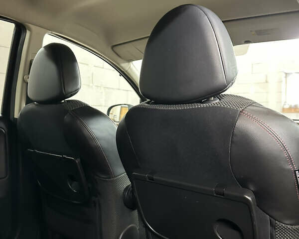 Чорний Ніссан Ноут, об'ємом двигуна 1.6 л та пробігом 200 тис. км за 5750 $, фото 14 на Automoto.ua