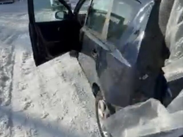 Черный Ниссан Ноут, объемом двигателя 1.6 л и пробегом 180 тыс. км за 1675 $, фото 4 на Automoto.ua