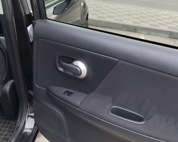 Черный Ниссан Ноут, объемом двигателя 1.4 л и пробегом 200 тыс. км за 5700 $, фото 14 на Automoto.ua