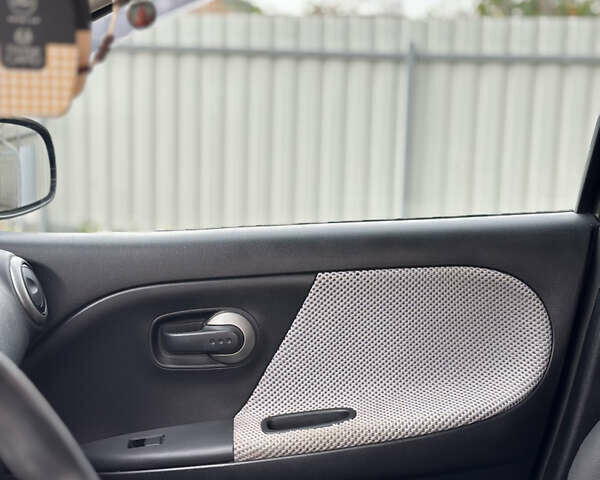 Чорний Ніссан Ноут, об'ємом двигуна 1.6 л та пробігом 120 тис. км за 5900 $, фото 19 на Automoto.ua