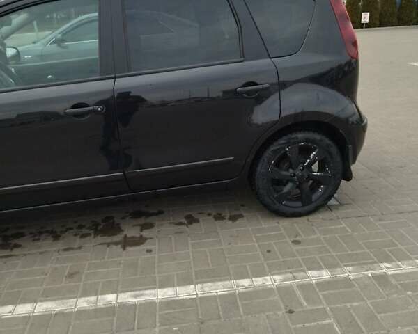 Черный Ниссан Ноут, объемом двигателя 1.4 л и пробегом 200 тыс. км за 5700 $, фото 1 на Automoto.ua