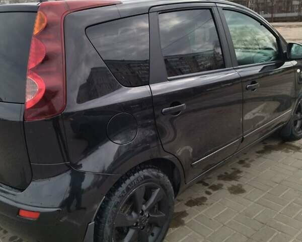 Черный Ниссан Ноут, объемом двигателя 1.4 л и пробегом 200 тыс. км за 5700 $, фото 3 на Automoto.ua