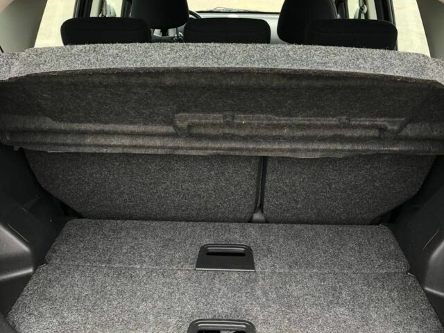 Черный Ниссан Ноут, объемом двигателя 1.4 л и пробегом 139 тыс. км за 5999 $, фото 5 на Automoto.ua