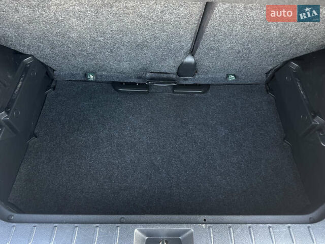 Чорний Ніссан Ноут, об'ємом двигуна 1.39 л та пробігом 235 тис. км за 6000 $, фото 46 на Automoto.ua