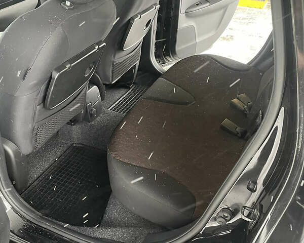 Черный Ниссан Ноут, объемом двигателя 1.4 л и пробегом 240 тыс. км за 5600 $, фото 12 на Automoto.ua