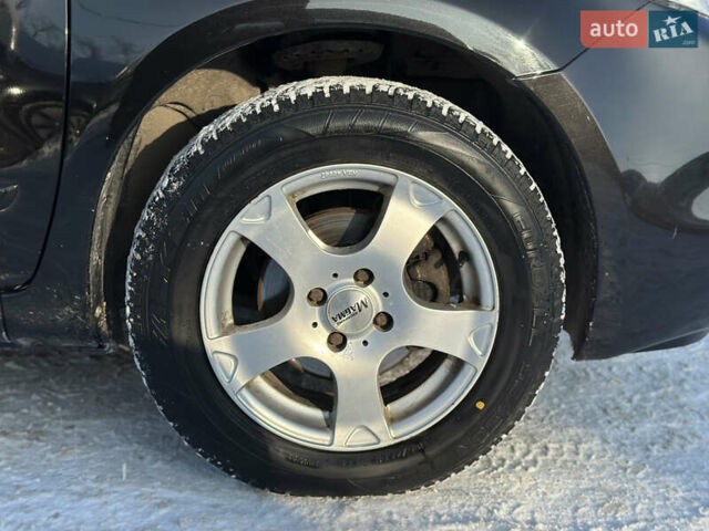 Чорний Ніссан Ноут, об'ємом двигуна 1.39 л та пробігом 235 тис. км за 6000 $, фото 48 на Automoto.ua