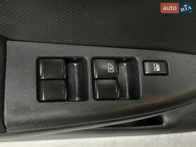 Чорний Ніссан Ноут, об'ємом двигуна 1.4 л та пробігом 125 тис. км за 7499 $, фото 13 на Automoto.ua