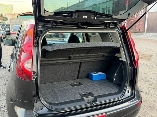 Чорний Ніссан Ноут, об'ємом двигуна 1.39 л та пробігом 180 тис. км за 5800 $, фото 2 на Automoto.ua