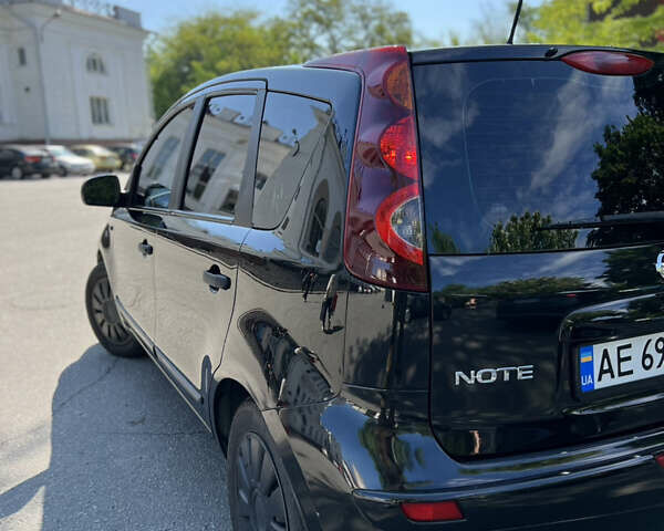 Черный Ниссан Ноут, объемом двигателя 1.6 л и пробегом 270 тыс. км за 6700 $, фото 4 на Automoto.ua