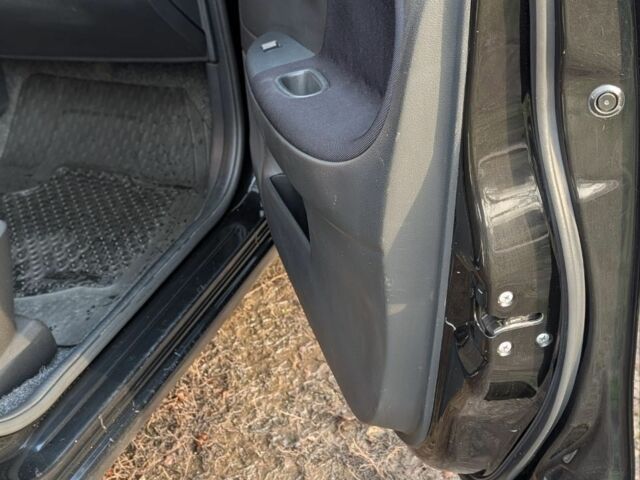 Чорний Ніссан Ноут, об'ємом двигуна 1.4 л та пробігом 127 тис. км за 6614 $, фото 13 на Automoto.ua