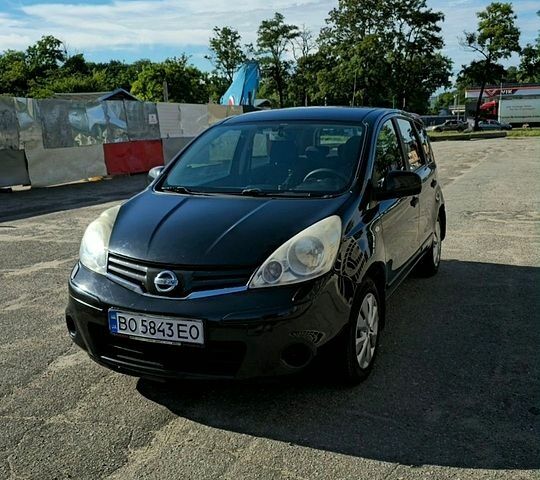 Черный Ниссан Ноут, объемом двигателя 1.39 л и пробегом 210 тыс. км за 5300 $, фото 2 на Automoto.ua