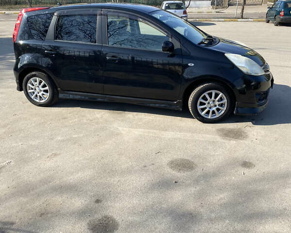 Черный Ниссан Ноут, объемом двигателя 1.5 л и пробегом 96 тыс. км за 6500 $, фото 2 на Automoto.ua