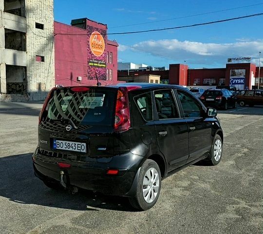 Черный Ниссан Ноут, объемом двигателя 1.39 л и пробегом 210 тыс. км за 5300 $, фото 5 на Automoto.ua