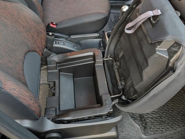 Чорний Ніссан Ноут, об'ємом двигуна 1.4 л та пробігом 127 тис. км за 6614 $, фото 14 на Automoto.ua