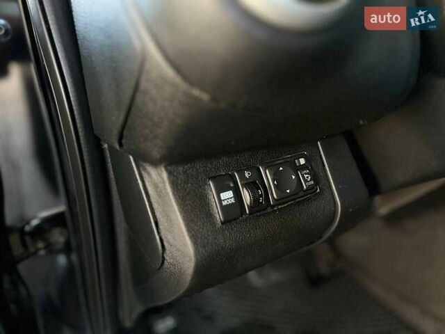 Чорний Ніссан Ноут, об'ємом двигуна 1.39 л та пробігом 118 тис. км за 7699 $, фото 8 на Automoto.ua
