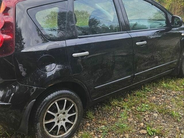 Черный Ниссан Ноут, объемом двигателя 1.6 л и пробегом 215 тыс. км за 6100 $, фото 1 на Automoto.ua