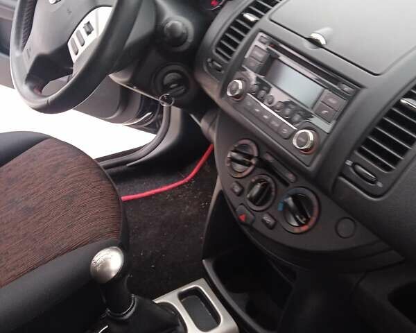 Чорний Ніссан Ноут, об'ємом двигуна 1.4 л та пробігом 195 тис. км за 5550 $, фото 7 на Automoto.ua