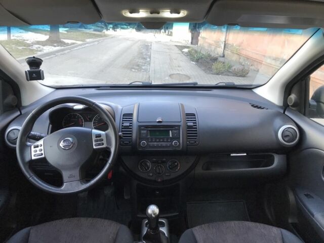 Чорний Ніссан Ноут, об'ємом двигуна 1.5 л та пробігом 320 тис. км за 4900 $, фото 5 на Automoto.ua