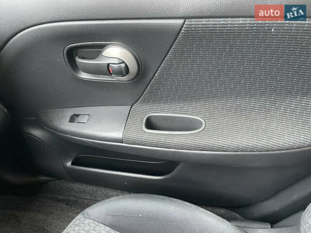 Черный Ниссан Ноут, объемом двигателя 1.5 л и пробегом 80 тыс. км за 7500 $, фото 24 на Automoto.ua