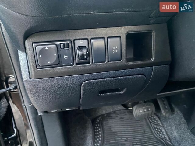 Чорний Ніссан Ноут, об'ємом двигуна 1.6 л та пробігом 140 тис. км за 7990 $, фото 22 на Automoto.ua