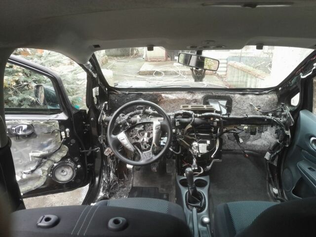 Черный Ниссан Ноут, объемом двигателя 1.5 л и пробегом 121 тыс. км за 5100 $, фото 2 на Automoto.ua