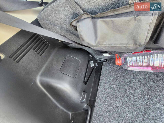 Черный Ниссан Ноут, объемом двигателя 1.2 л и пробегом 60 тыс. км за 8500 $, фото 12 на Automoto.ua