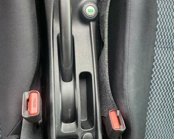 Чорний Ніссан Ноут, об'ємом двигуна 1.2 л та пробігом 60 тис. км за 7950 $, фото 27 на Automoto.ua