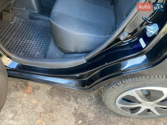 Черный Ниссан Ноут, объемом двигателя 1.6 л и пробегом 180 тыс. км за 9500 $, фото 10 на Automoto.ua