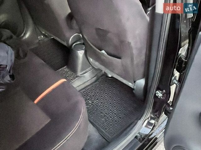 Черный Ниссан Ноут, объемом двигателя 1.6 л и пробегом 130 тыс. км за 13000 $, фото 9 на Automoto.ua
