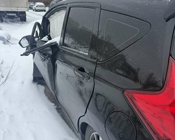 Черный Ниссан Ноут, объемом двигателя 1.6 л и пробегом 140 тыс. км за 3000 $, фото 3 на Automoto.ua