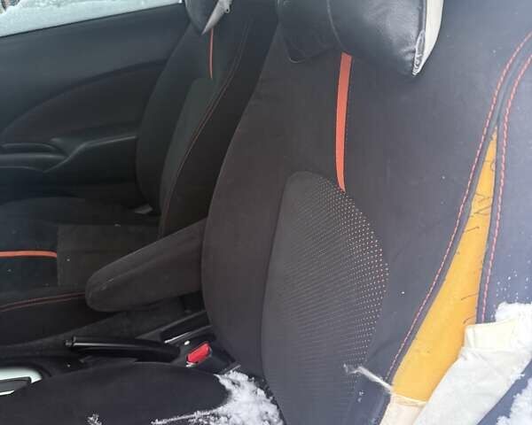 Черный Ниссан Ноут, объемом двигателя 1.6 л и пробегом 140 тыс. км за 3000 $, фото 4 на Automoto.ua