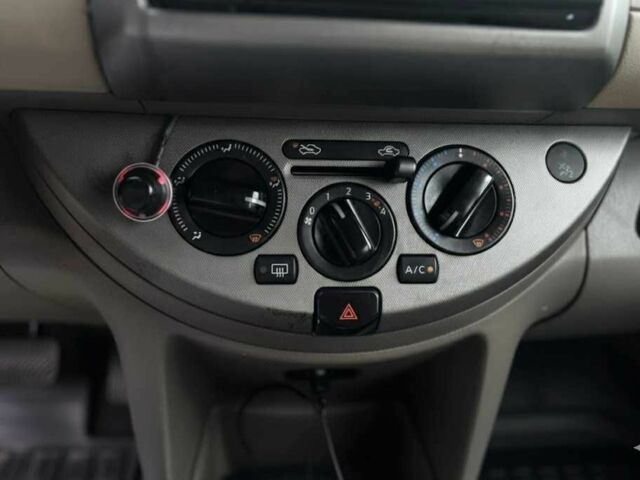 Чорний Ніссан Ноут, об'ємом двигуна 1.6 л та пробігом 315 тис. км за 4700 $, фото 11 на Automoto.ua