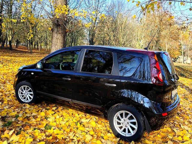 Черный Ниссан Ноут, объемом двигателя 1.4 л и пробегом 175 тыс. км за 6700 $, фото 1 на Automoto.ua