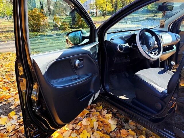 Черный Ниссан Ноут, объемом двигателя 1.4 л и пробегом 175 тыс. км за 6700 $, фото 4 на Automoto.ua