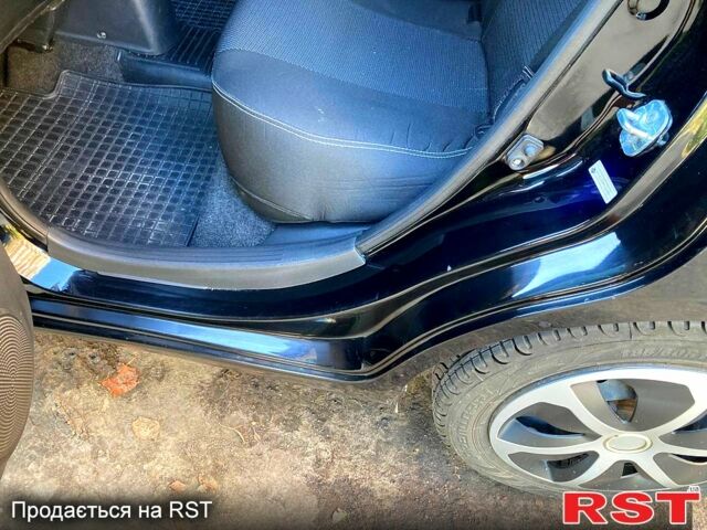 Черный Ниссан Ноут, объемом двигателя 1.6 л и пробегом 180 тыс. км за 9500 $, фото 6 на Automoto.ua