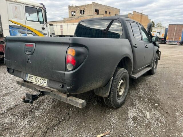 Черный Ниссан Ноут, объемом двигателя 2.5 л и пробегом 347 тыс. км за 8000 $, фото 2 на Automoto.ua