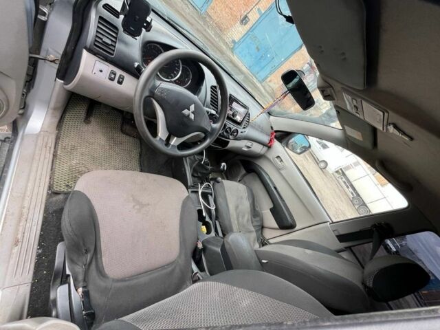 Черный Ниссан Ноут, объемом двигателя 2.5 л и пробегом 347 тыс. км за 8000 $, фото 3 на Automoto.ua