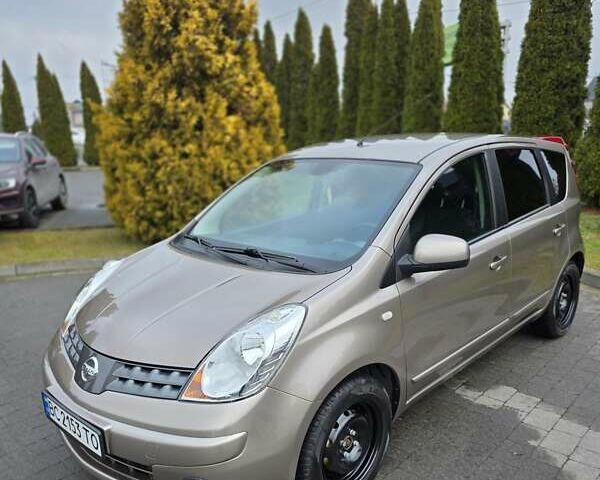 Коричневий Ніссан Ноут, об'ємом двигуна 1.6 л та пробігом 221 тис. км за 9000 $, фото 1 на Automoto.ua