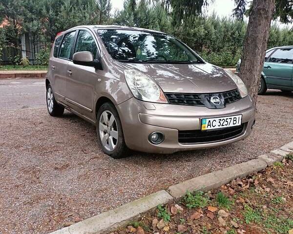 Коричневый Ниссан Ноут, объемом двигателя 1.6 л и пробегом 136 тыс. км за 6300 $, фото 1 на Automoto.ua