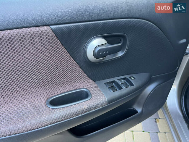 Коричневий Ніссан Ноут, об'ємом двигуна 1.6 л та пробігом 196 тис. км за 6150 $, фото 42 на Automoto.ua