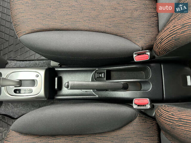 Коричневий Ніссан Ноут, об'ємом двигуна 1.58 л та пробігом 236 тис. км за 6500 $, фото 12 на Automoto.ua
