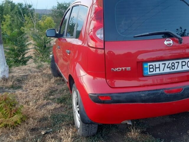 Красный Ниссан Ноут, объемом двигателя 1.6 л и пробегом 163 тыс. км за 5500 $, фото 3 на Automoto.ua