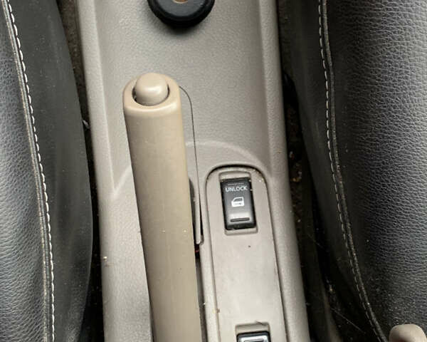 Красный Ниссан Ноут, объемом двигателя 1.6 л и пробегом 235 тыс. км за 5200 $, фото 9 на Automoto.ua