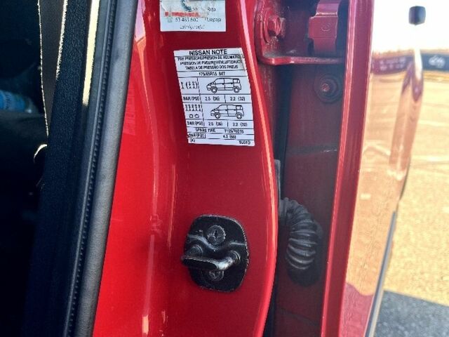 Красный Ниссан Ноут, объемом двигателя 1.6 л и пробегом 152 тыс. км за 5999 $, фото 4 на Automoto.ua