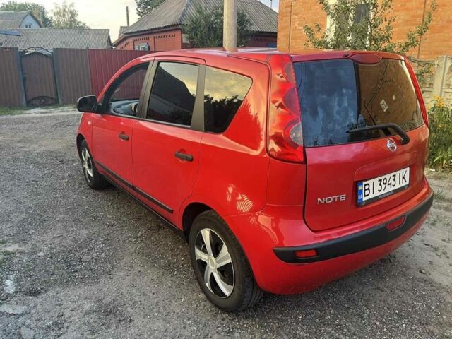 Красный Ниссан Ноут, объемом двигателя 1.5 л и пробегом 270 тыс. км за 4300 $, фото 1 на Automoto.ua