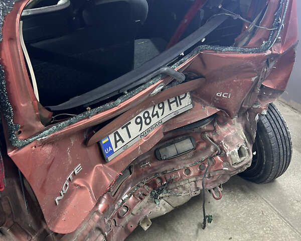 Красный Ниссан Ноут, объемом двигателя 1.46 л и пробегом 210 тыс. км за 1400 $, фото 7 на Automoto.ua