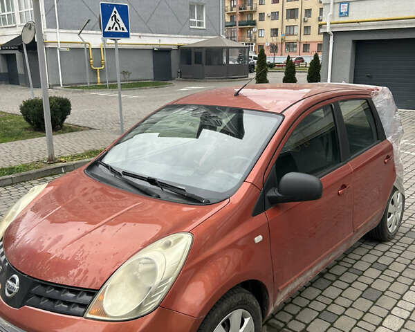 Красный Ниссан Ноут, объемом двигателя 1.46 л и пробегом 210 тыс. км за 1400 $, фото 3 на Automoto.ua