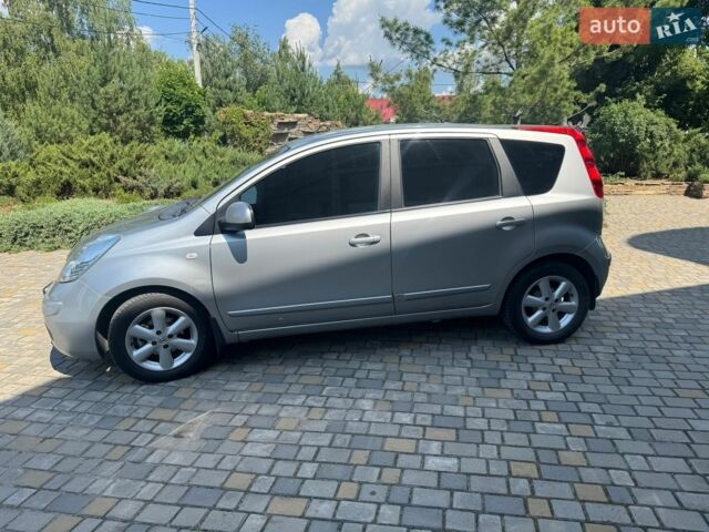 Красный Ниссан Ноут, объемом двигателя 1.4 л и пробегом 213 тыс. км за 4600 $, фото 2 на Automoto.ua