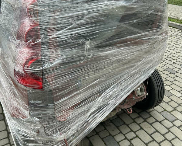 Красный Ниссан Ноут, объемом двигателя 1.46 л и пробегом 210 тыс. км за 1400 $, фото 4 на Automoto.ua